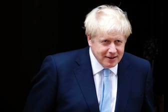 Boris Johnson verlässt die Downing Street 10 (Archivbild)
