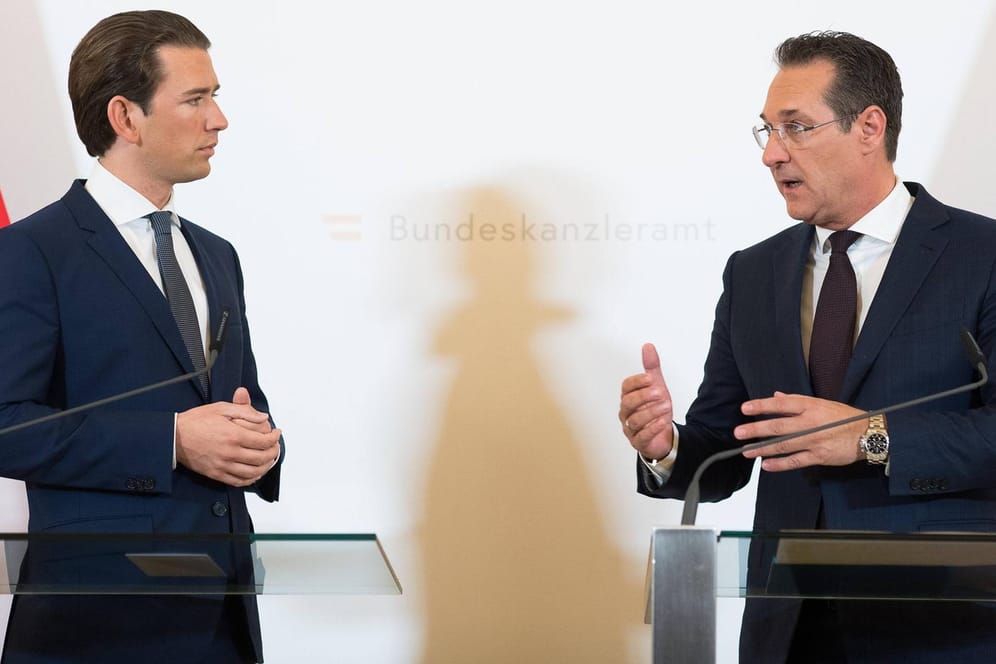 Sebastian Kurz (links) und Heinz-Christian Strache bei einer Pressekonferenz (Archivbild)