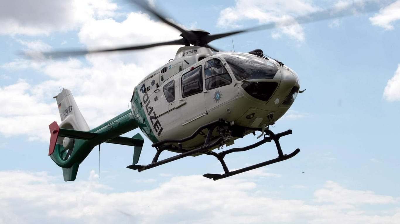 Polizeihubschrauber: Bei der Rettung des 49-Jährigen wurde auch ein Helikopter der Polizei Bayern eingesetzt. (Symbolbild)