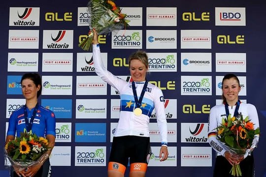 Lisa Klein (r) sicherte sich in Alkmaar ihre dritte Medaille.