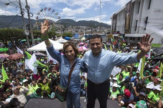 Sandra Torres (l), Präsidentschaftskandidatin der Nationalen Union der Hoffnung, und Carlos Raul Morales (r), Kandidat für die Vizepräsidentschaft.