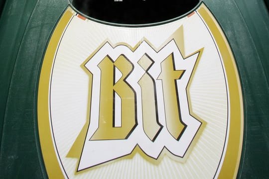 Bitburger-Kisten: Die Brauer hoffen durch das neue Bier auf ein Zusatzgeschäft – der Biermarkt schrumpft seit Jahren.