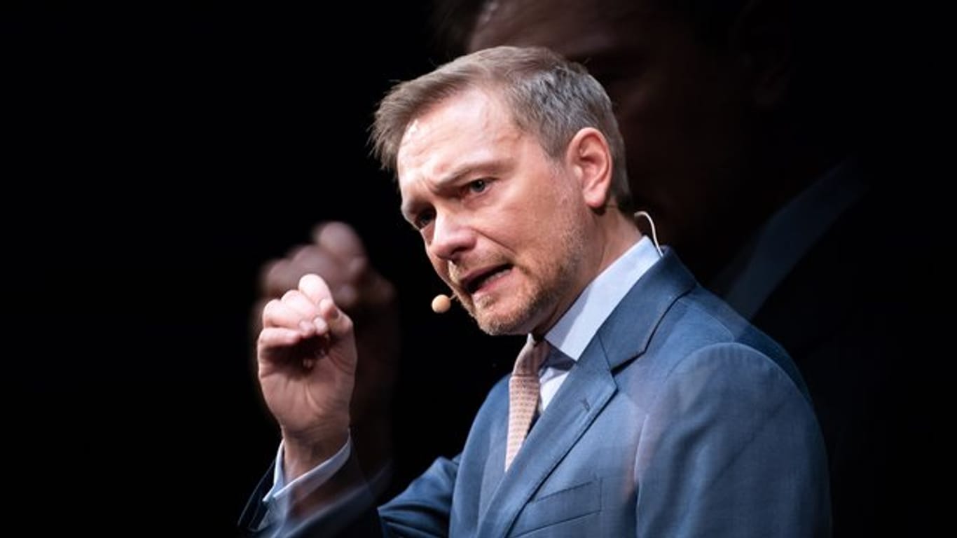 FDP-Chef Christian Lindner: "Die Welt rotiert, aber in Deutschland steht die Politik still.