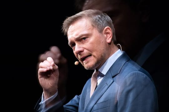 FDP-Chef Christian Lindner: "Die Welt rotiert, aber in Deutschland steht die Politik still.