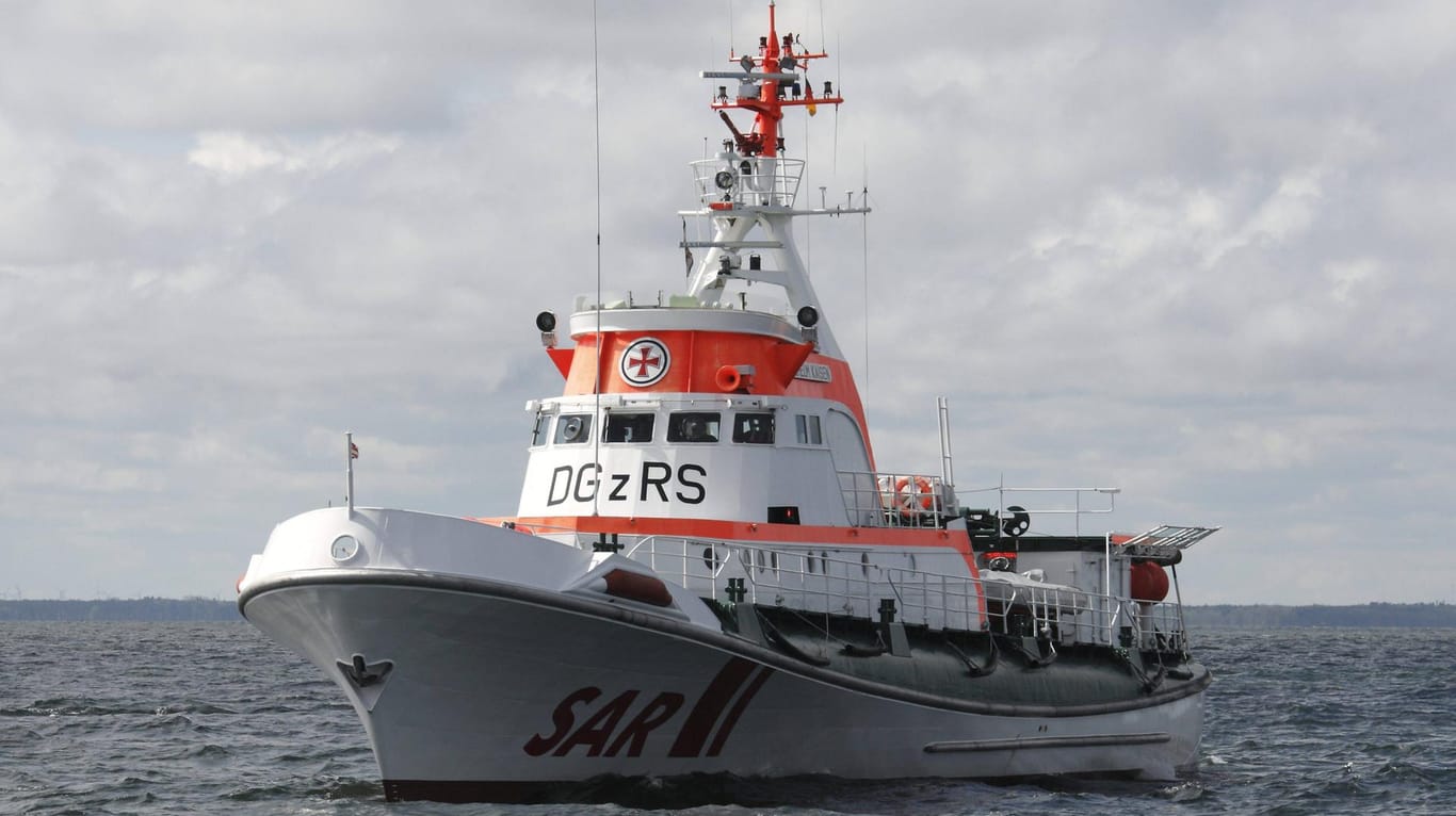 Seenotrettungskreuzer der Deutschen Gesellschaft zur Rettung Schiffbrüchiger (DGzRS): In der Ostsee ist ein Mann spurlos verschwunden. (Symbolbild)