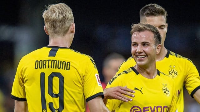 Standen im Testspiel in Münster wieder gemeinsam auf dem Platz: Julian Brandt (l) und Mario Götze.