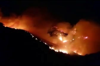Waldbrand auf Gran Canaria: Die Feuerwehr hat den Brand noch nicht löschen können.