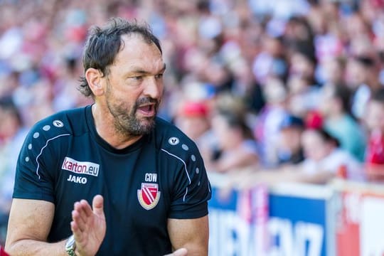 Claus-Dieter Wollitz trainiert jetzt den FC Energie Cottbus.