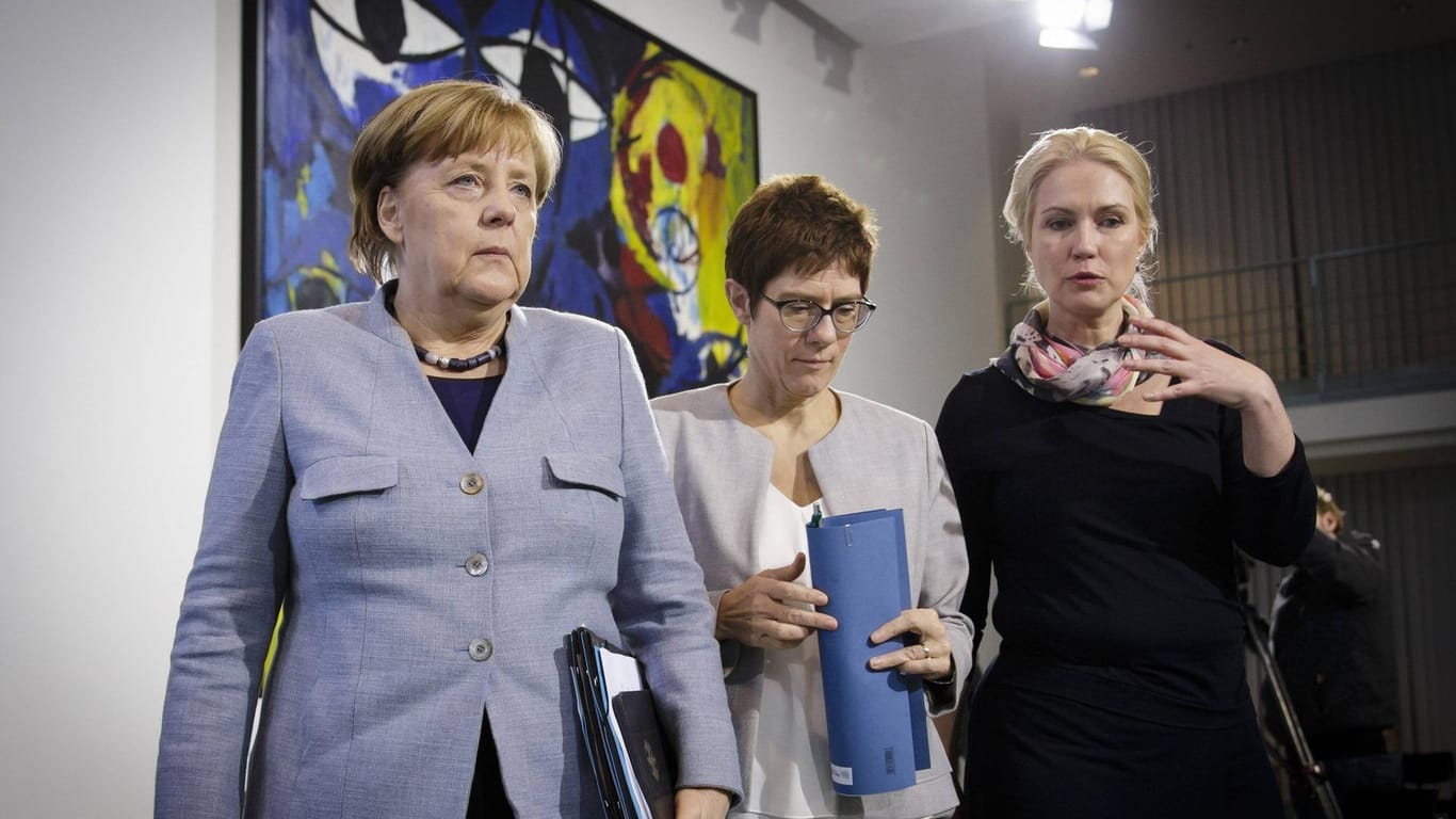 Merkel, Kramp-Karrenbauer, Schwesig (Archivbild): Viel Konfliktstoff für die Arbeit der Großen Koalition.