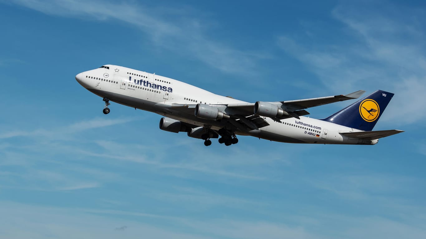 Eine Boeing 747 der Fluggesellschaft Lufthansa: Ein Jumbo-Jet musste kurz nach dem Start in Frankfurt umkehren.