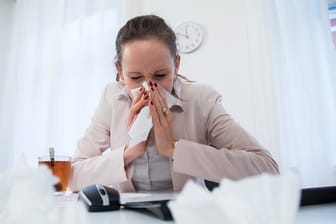 Das schlechte Gewissen treibt viele Beschäftigte ins Büro, auch wenn sie krank sind.