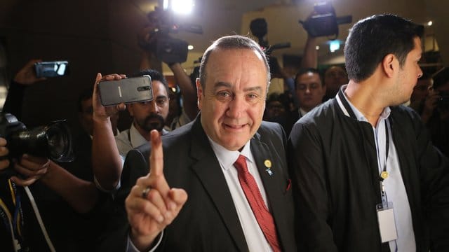 Guatemalas neuer Präsident Alejandro Giammatei: "Wir werden das Land wiederaufbauen. Guatemalas neuer Präsident Alejandro Giammatei: "Wir werden das Land wiederaufbauen.
