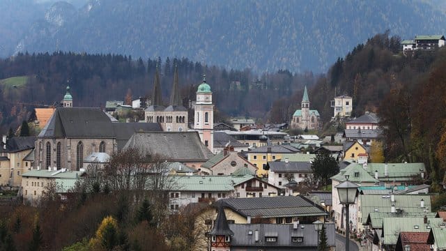 Wohn- und Geschäftshäuser in Berchtesgaden: Die oberbayerische Gemeinde hat Satzungen erlassen, um die Zahl der Zweitwohnungen künftig zu beschränken.