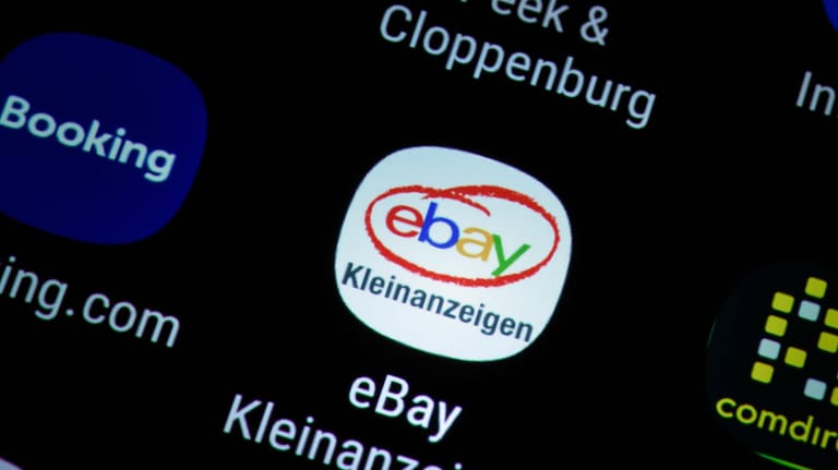 Ebay Kleinanzeigen auf einem Smartphone: Auf der Plattform lassen sich Waren kaufen und verkaufen.