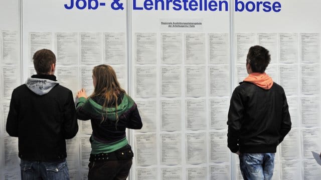 Die Arbeitslosenquote der 15- bis 24-Jährigen lag im vergangenen Jahr in Gesamtdeutschland bei 6,2 Prozent - und damit so niedrig wie nie seit der Wiedervereinigung.