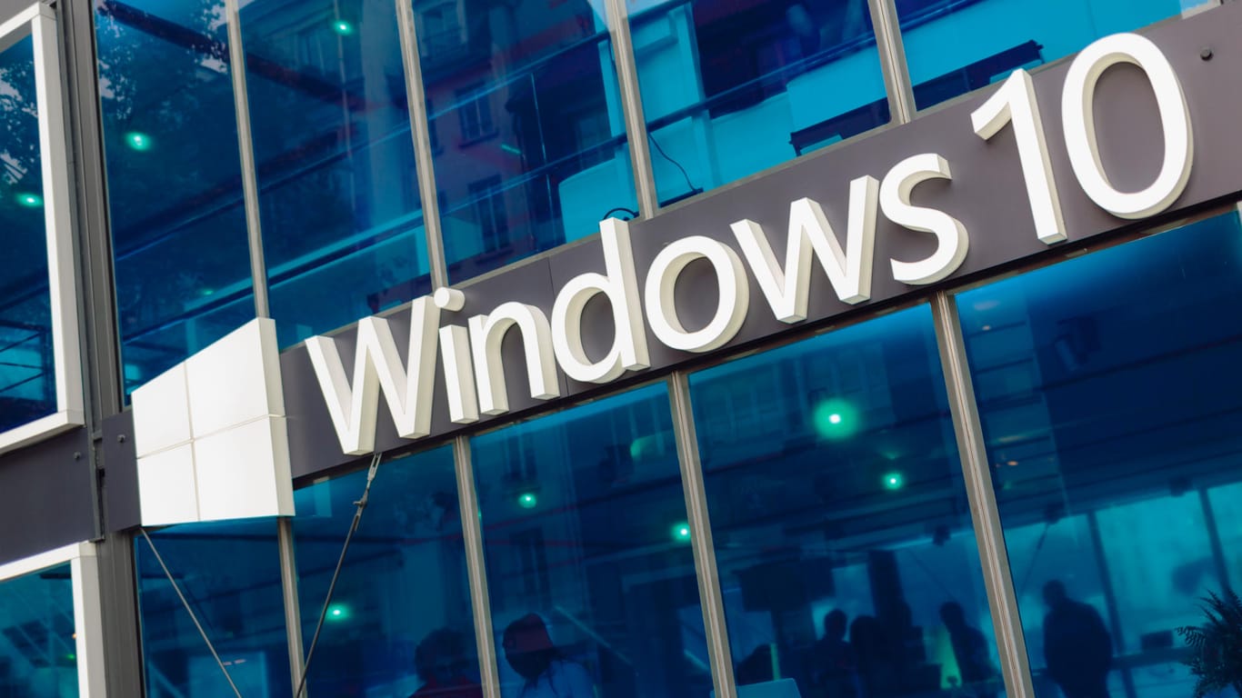 Die Fassade eines Windows-Pavillons: Sicherheitsforscher warnen vor Treiber-Software, die Windows angreifbar macht.