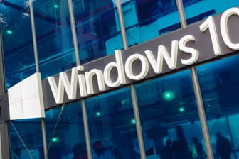 Die Fassade eines Windows-Pavillons: Sicherheitsforscher warnen vor Treiber-Software, die Windows angreifbar macht.
