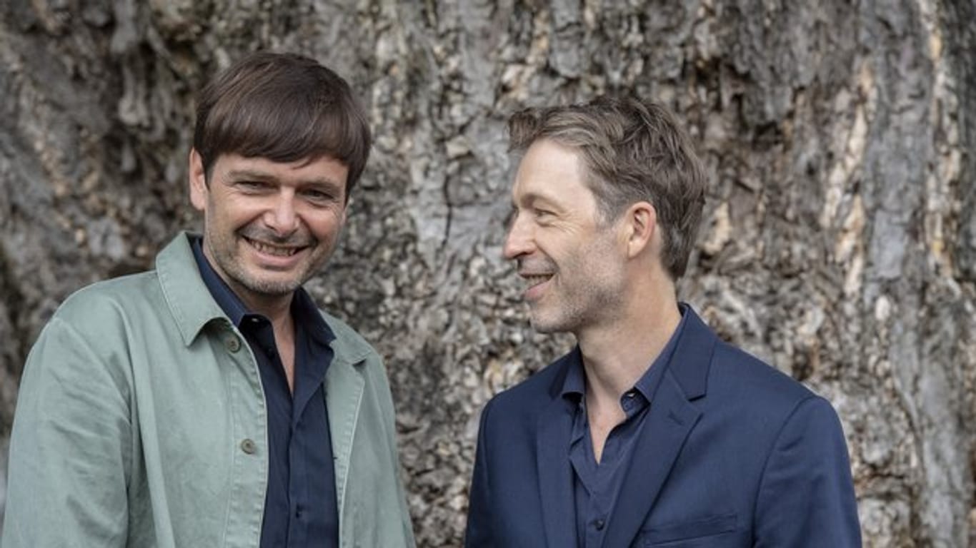 Die Regisseure Ulrich Köhler (l) und Henner Winckler haben mit ihrem Film "Das freiwillige Jahr" durchaus Chancen auf den Goldenen Leoparden.
