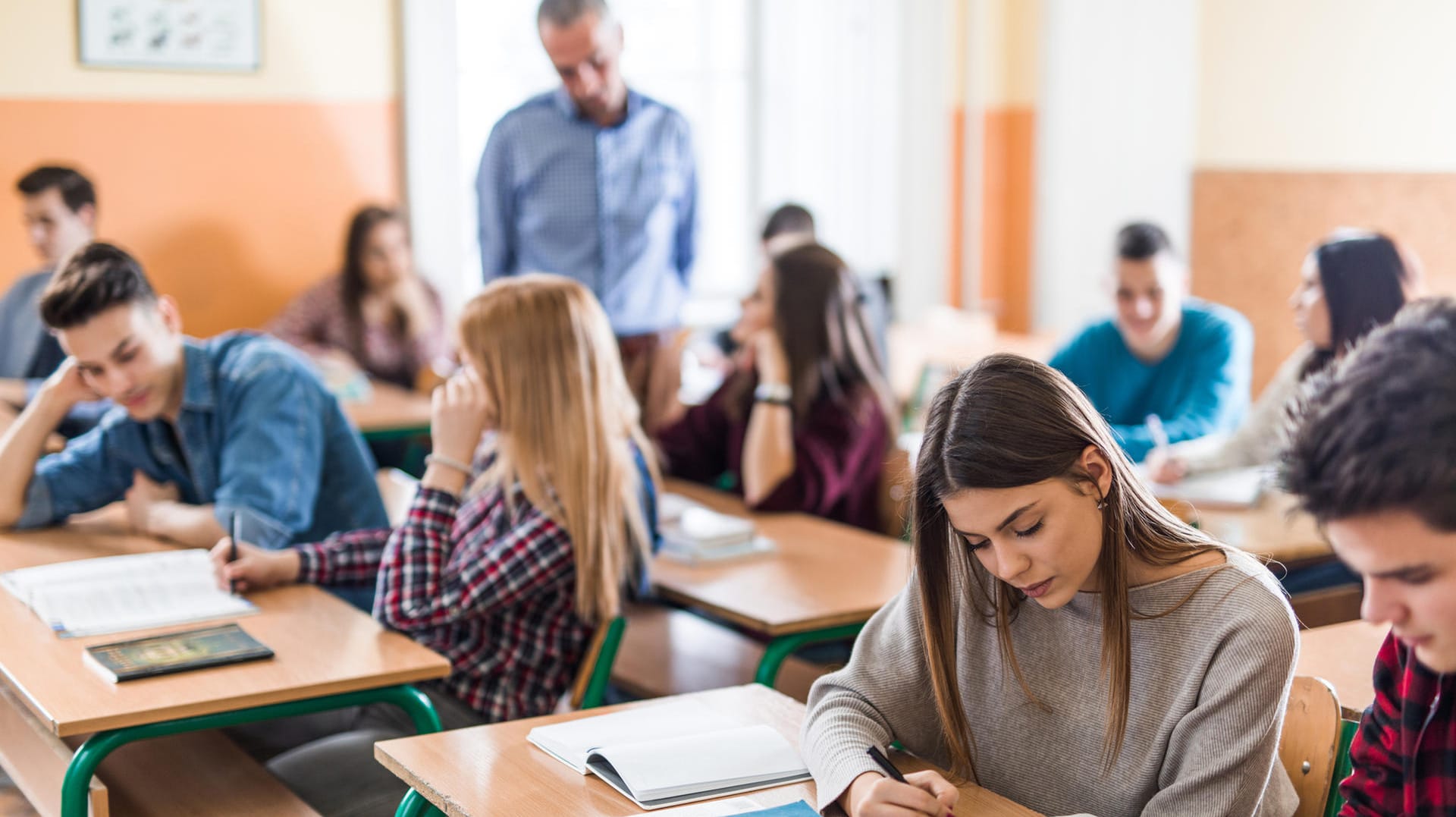 Ein Klassenraum: Schüler in Sachsen schneiden bei Kompetenztests besonders gut ab.