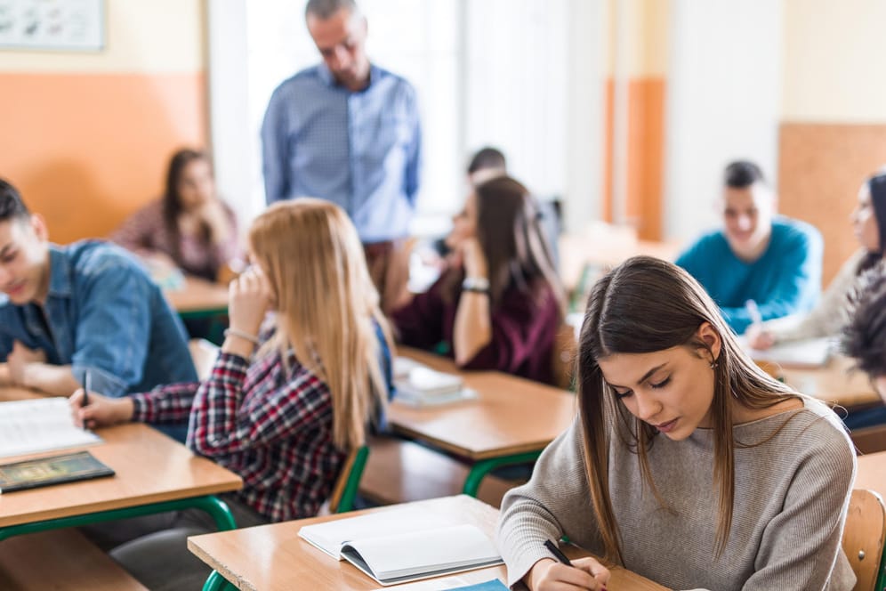 Ein Klassenraum: Schüler in Sachsen schneiden bei Kompetenztests besonders gut ab.