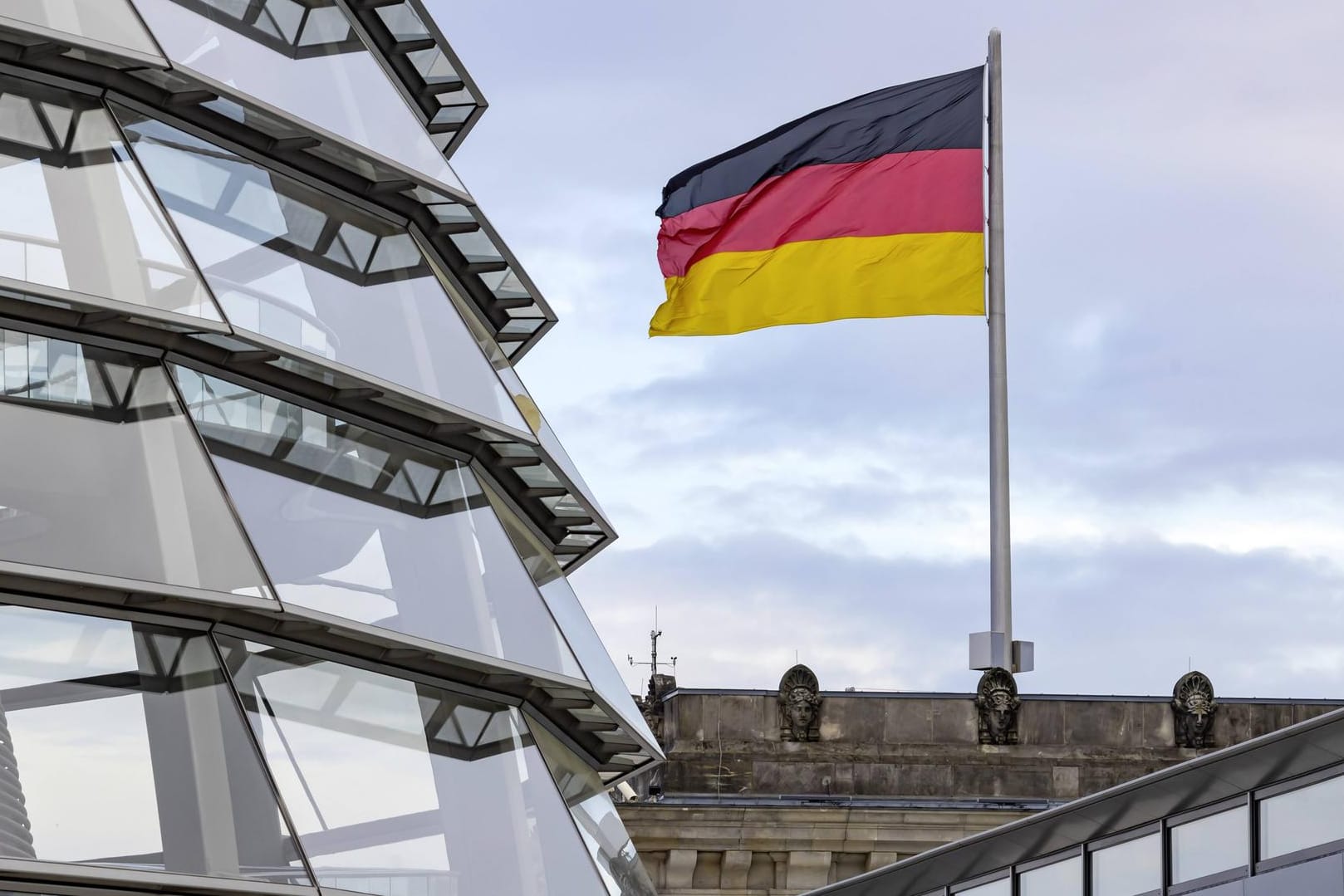 Der deutsche Bundestag: Die Ostdeutschen finden ihr Leben heute besser als zu DDR-Zeiten.