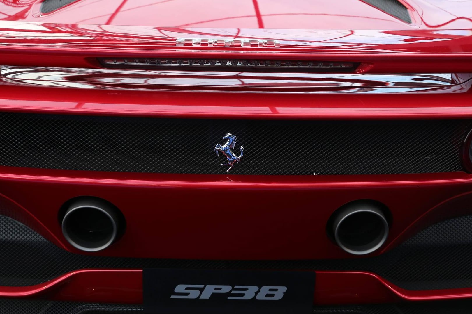 Ein Ferrari: Die bayrische Polizei hat ein Autorennen auf der A9 beendet. (Symbolbild)