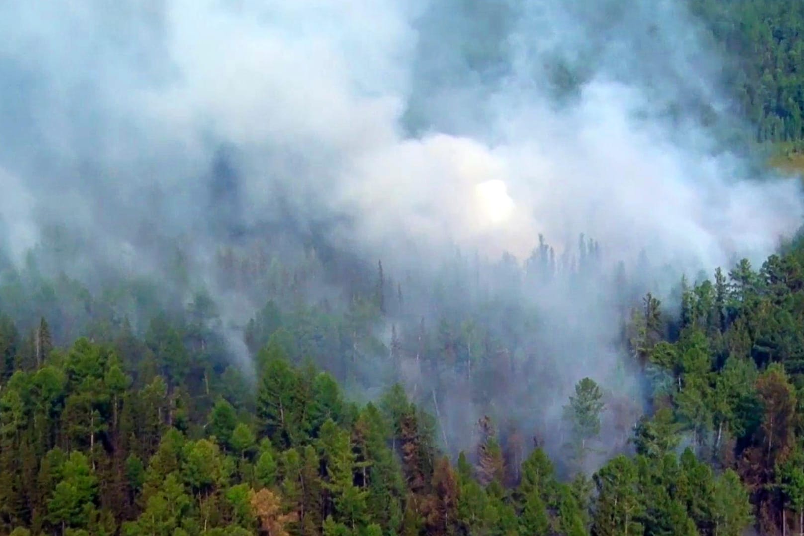 Waldbrände in Sibirien: Die Löscharbeiten zeigen zwar Erfolge, aber viel Land steht immer noch in Flammen.