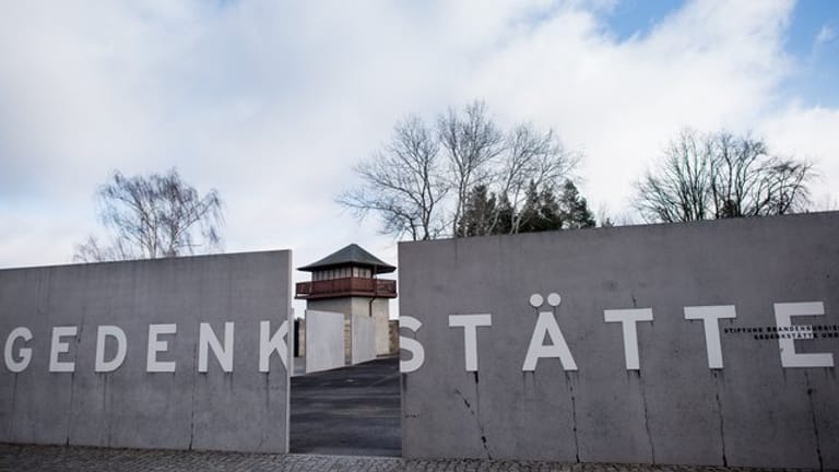 Der Eingang zur Gedenkstätte Sachsenhausen.