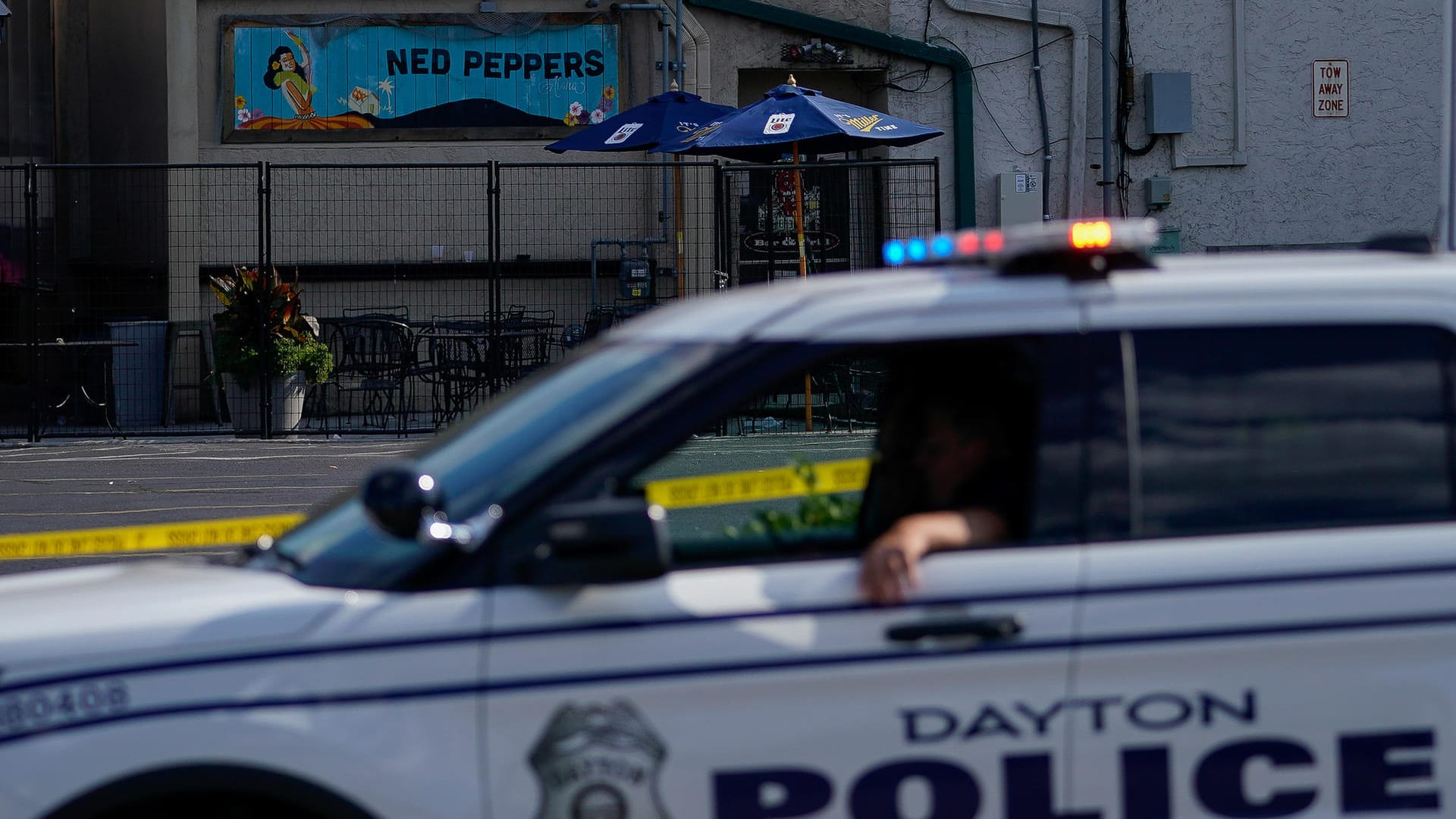 Ein Polizeiauto in Dayton: Ein Freund des Schützen ist festgenommen worden. Ein Polizeiauto in Dayton: Ein Freund des Schützen ist festgenommen worden.