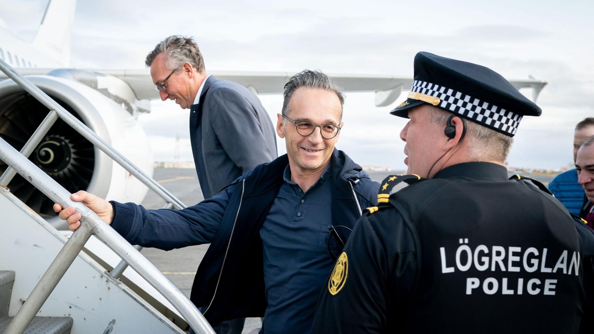 Heiko Maas (SPD), Außenminister von Deutschland, verabschiedet sich auf dem Internationalen Flughafen in Keflavik: Maas reist zuerst nach New York, dann weiter nach Toronto und weiter in den Norden von Kanada.