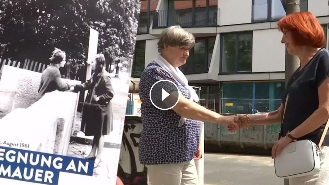 Rosemarie Badaczewski und Kriemhild Meyer beim Mauerbau im Jahr 1961 und heute, im Jahr 2019.