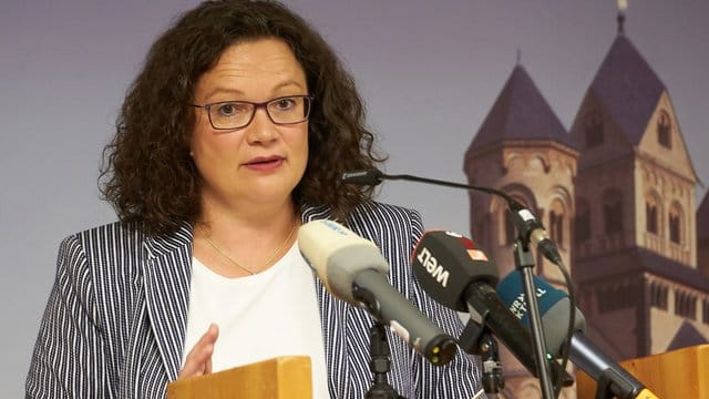 Andrea Nahles, ehemalige Vorsitzende der SPD, bei ihrem Vortrag im Kloster Maria Laach in der Eifel.