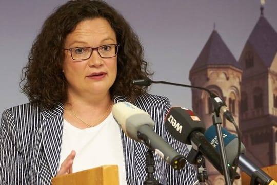 Andrea Nahles, ehemalige Vorsitzende der SPD, bei ihrem Vortrag im Kloster Maria Laach in der Eifel.