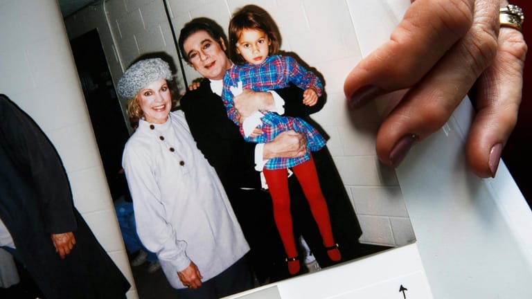 Patricia Wulf: Die Opernsängerin zeigt ein Foto von sich mit Placido Domingo und ihrer damals vierjährigen Tochter aus dem Jahr 1998.