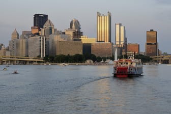 Blick auf Pittsburgh: In der US-amerikanischen Stadt haben Rob und Steve gleich sechs Kinder adoptiert.