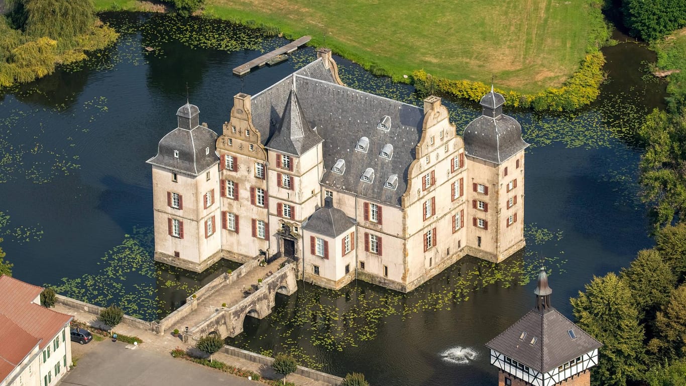 Haus Bodelschwingh: Das Wasserschloss befindet sich in Dortmund und ist im privaten Besitz.