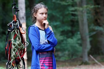 Greta Thunberg bei ihrem Besuch im Hambacher Forst: Ihr Engagement für den Umweltschutz könnte ihr den Friedensnobelpreis einbringen.