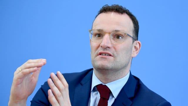 Jens Spahn (CDU) will mit dem Gesetzentwurf Geschäfte auf Kosten der Patienten unterbinden, wenn sie nach einem Aufenthalt im Krankenhaus zu Hause weiterbetreut werden.