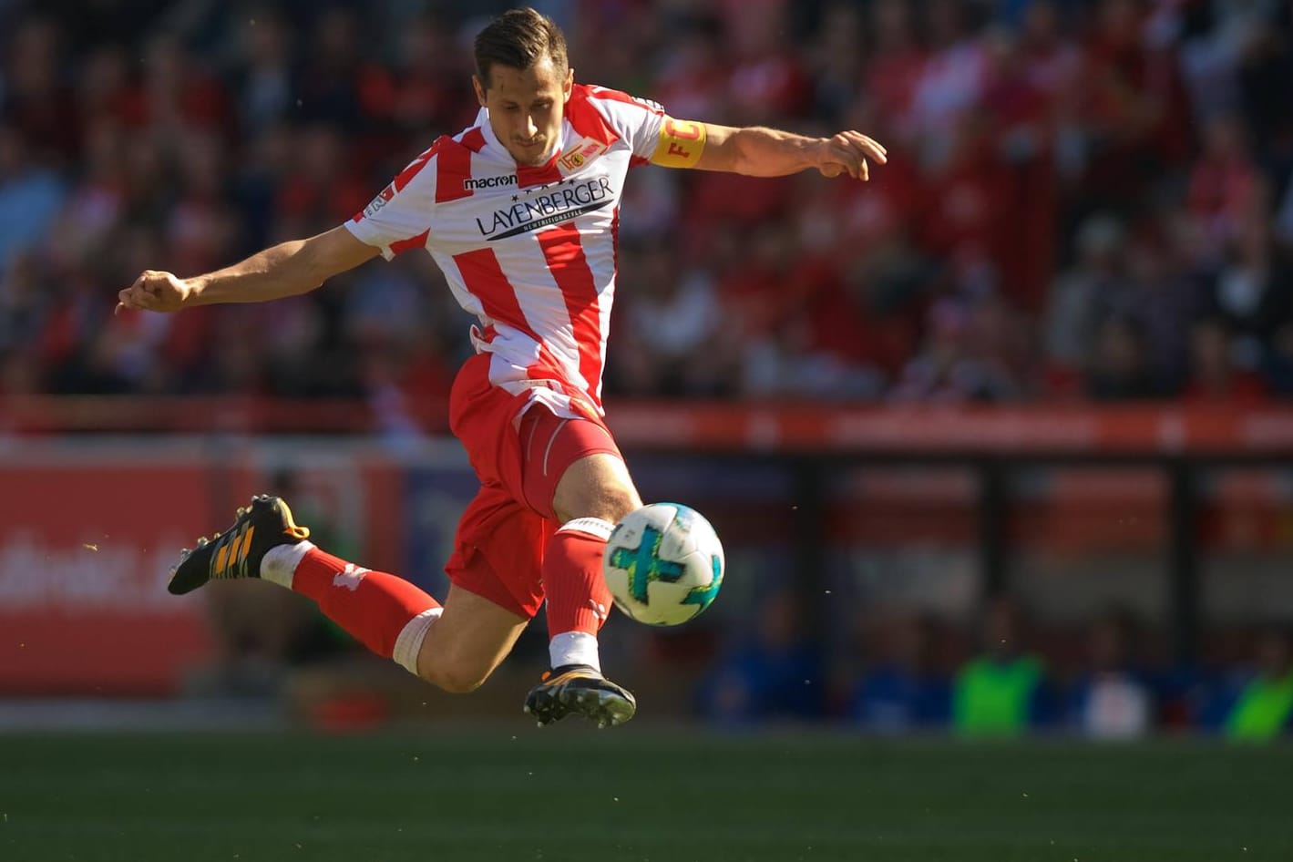 Gebürtiger Berliner: Steven Skrzybski (hier während einer Partie im Mai 2018 gegen Bochum) trug vor seinem Wechsel zu Schalke 18 Jahre das Union-Trikot.