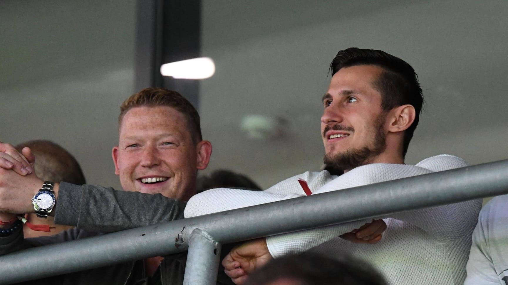 Steven Skrzybski (r.) war während des entscheidenden Aufstiegsspiels gegen Stuttgart natürlich im Stadion an der Alten Försterei dabei.