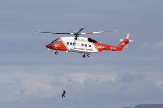 Rettungsaktion in Irland: 15 Menschen mussten von Rettern aus dem Atlantik gefischt werden.