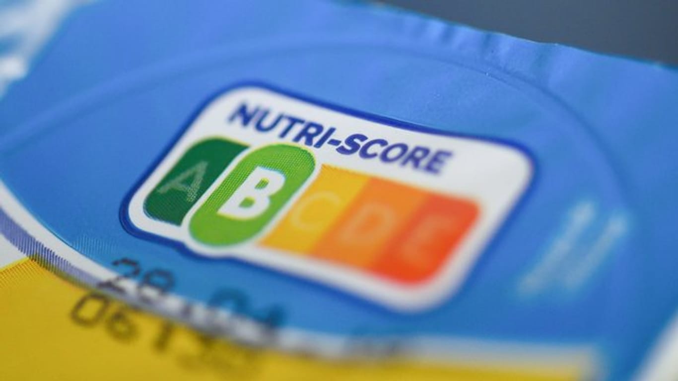 Der sogenannte "Nutri-Score" auf einer Packung Joghurt.