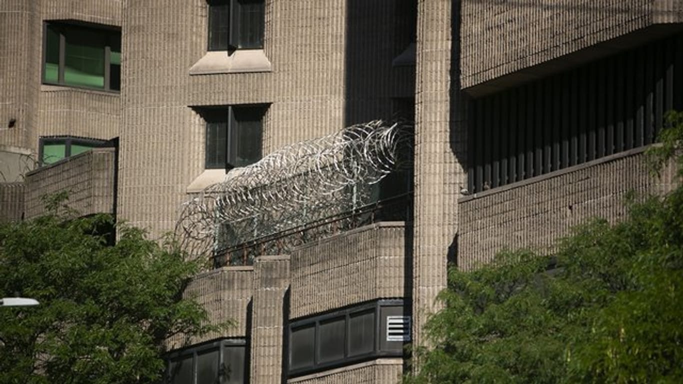 Stacheldraht am Metropolitan Correctional Center in Lower Manhattan.