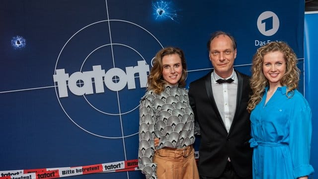 Die Schauspieler Karin Hanczewski (l-r), Martin Brambach und Cornelia Gröschel ermitteln in Dresden.