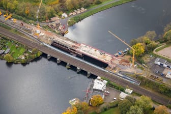 Obergrabenbrücke an der Stadtgrenze Wetter/Hagen: Am Freitag soll der reparierte Überweg freigegeben werden.