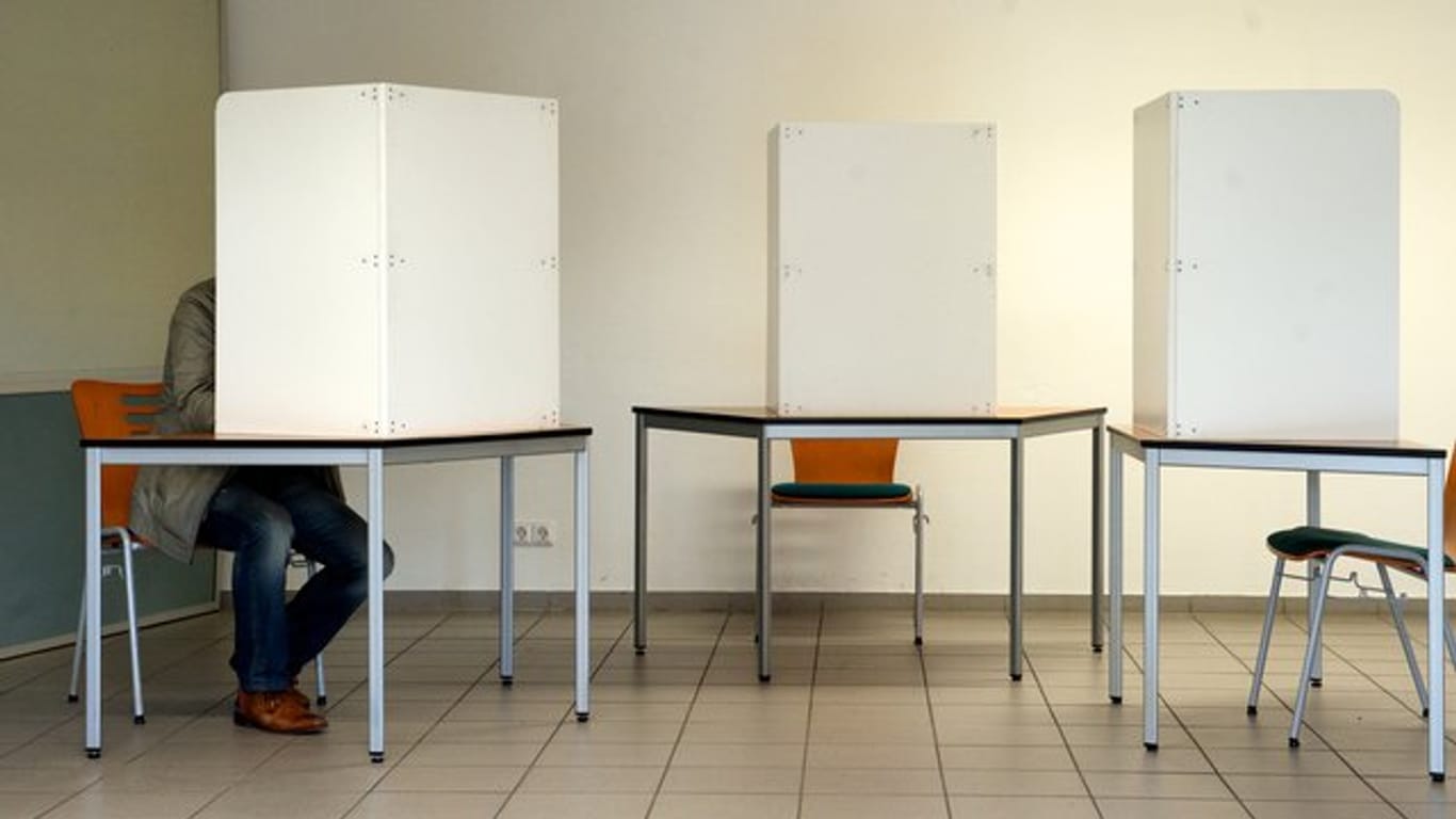 Wahlhelfer erhalten für ihre Mithilfe ein Erfrischungsgeld in Höhe von 25-30 Euro.