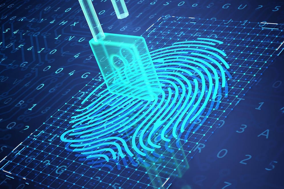 Die Illustration zeigt ein geöffnetes Schloss auf einem Fingerabdruck-Scan: Eine Sicherheitsfirma aus Südkorea hat die biometrischen Daten ihrer Kunden unverschlüsselt im Internet gespeichert.