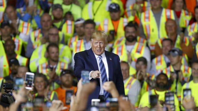 US-Präsident Donald Trump spricht auf der Ethylen-Cracker-Anlage von Shell in Pennsylvania. US-Präsident Donald Trump spricht auf der Ethylen-Cracker-Anlage von Shell in Pennsylvania.