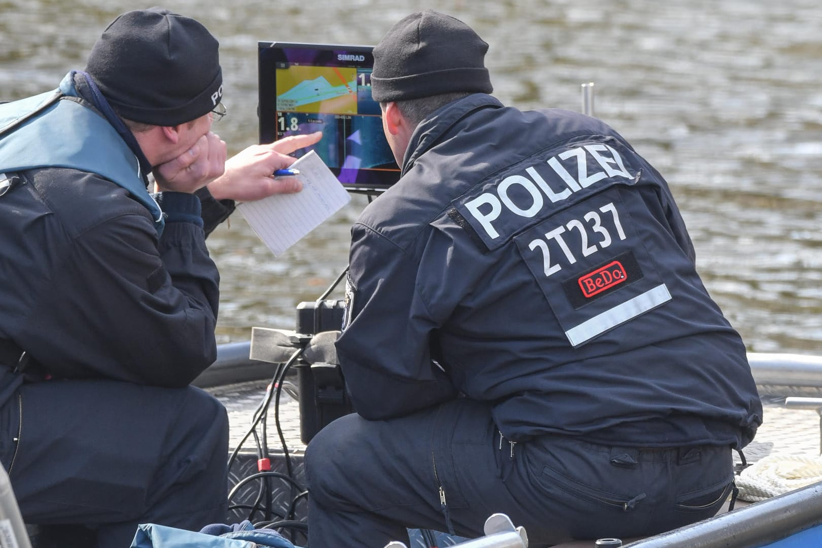 Polizei im Einsatz: Die Suche nach Rebecca gestaltet sich schwierig.