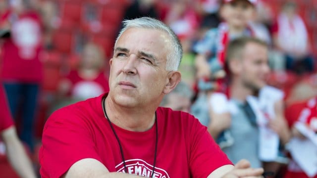 Union-Präsident Dirk Zingler unterstützt den Fan-Protest gegen Leipzig. Union-Präsident Dirk Zingler unterstützt den Fan-Protest gegen Leipzig.